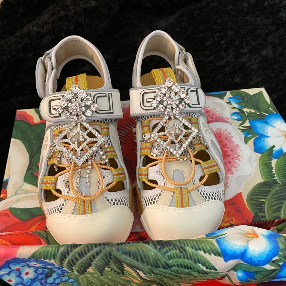BRAND NEW GUCCI SANDALS